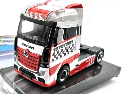 Mercedes-Benz Actros Gigaspace 4x2 truck (white) - Bburago - 1:43