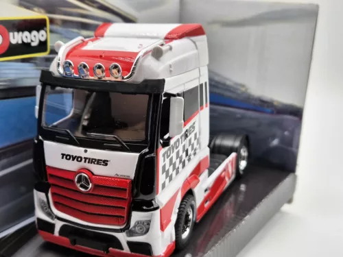 Mercedes-Benz Actros Gigaspace 4x2 truck (white) - Bburago - 1:43