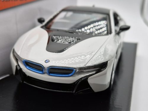 BMW i8 coupe 2018 - white - Motormax model car 1:24