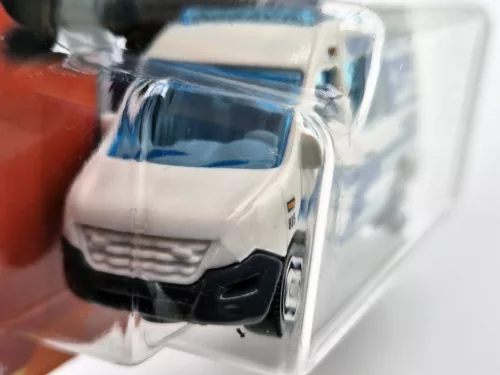 Renault Master Ambulance emergency vehicle - Matchbox - 1:64 1/64 toy car