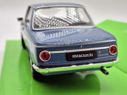 BMW 2002Ti 1966 blue - Welly model car 1:24