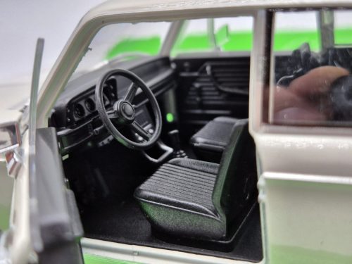 BMW 2002Ti 1966 cream - Welly model car 1:24