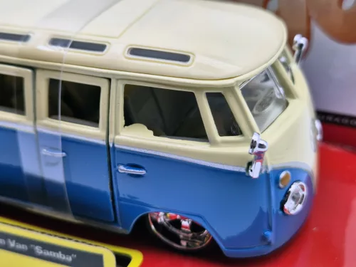 Volkswagen Transporter - Samba - Bburago - 1:32 1/32 model car