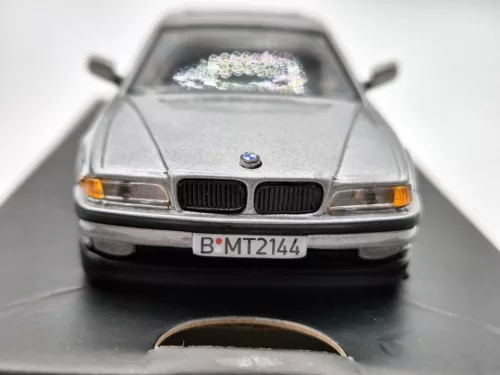BMW E38 750iL - James Bond Tomorrow Never Dies (1997) - Corgi - 1:36 - gift boxed