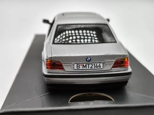 BMW E38 750iL - James Bond Tomorrow Never Dies (1997) - Corgi - 1:36 - gift boxed