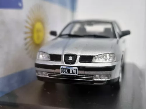 Seat Cordoba (2000) - Newsstand - 1:43