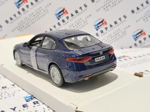 Alfa Romeo Giulia (2015) - Bburago - 1:24