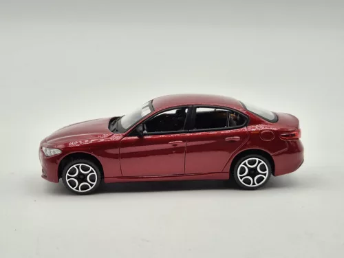 Alfa Romeo Giulia (2015) - Bburago - 1:43