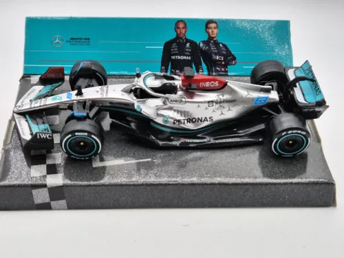 Mercedes - AMG Petronas F1 W13E #63 (2022) - George Russell - Bburago - 1:43