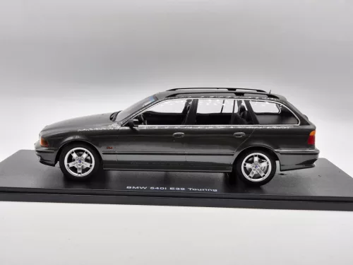 BMW E39 540i touring (1997) - gray - KK Scale - 1:18