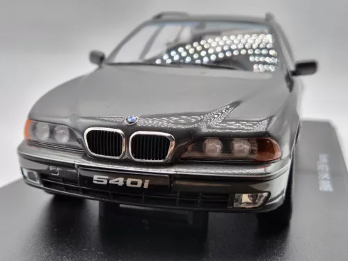 BMW E39 540i touring (1997) - gray - KK Scale - 1:18