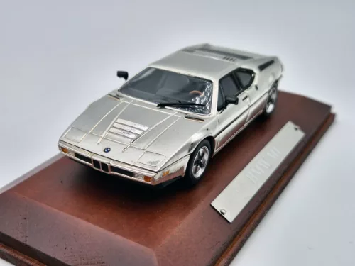 BMW M1 - chrome - Edicola - 1:43