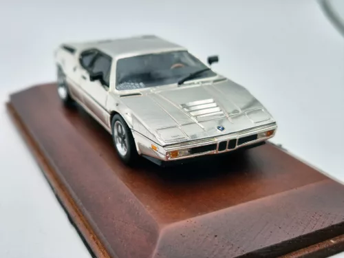 BMW M1 - chrome - Edicola - 1:43