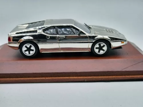 BMW M1 - chrome - Edicola - 1:43