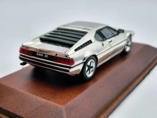 BMW M1 - chrome - Edicola - 1:43