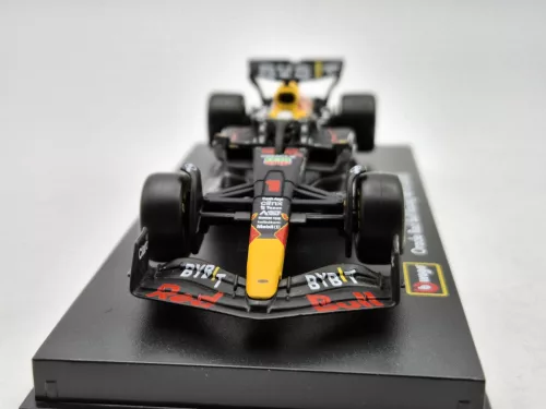 Red Bull F1 RB18 Team Oracle #1 (2022) - Max Verstappen - WITH DRIVER - Bburago - 1:43