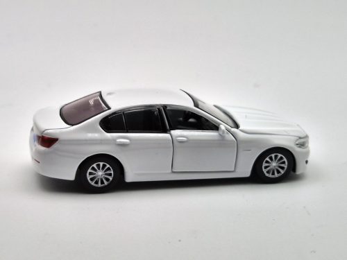 BMW F10 - white - Tiny Toys - 1:64