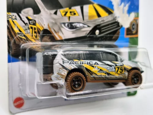 HW Mud Studs - 1/5 - Chrysler Pacifica - Hotwheels - 1:64