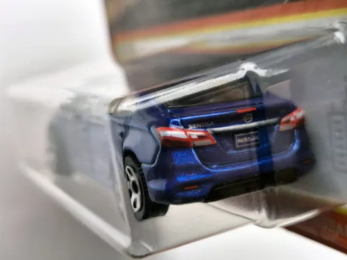 Nissan Sentra (2016) - 70/100 - blister pack - Matchbox - 1:64