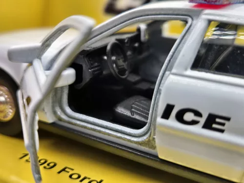 Ford Crown Victoria Police (1999) - Welly - 1:34