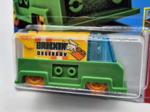 Hot Wheels Brickin' Delivery - Brick Rides 3/5 - 58/250 - long carded
