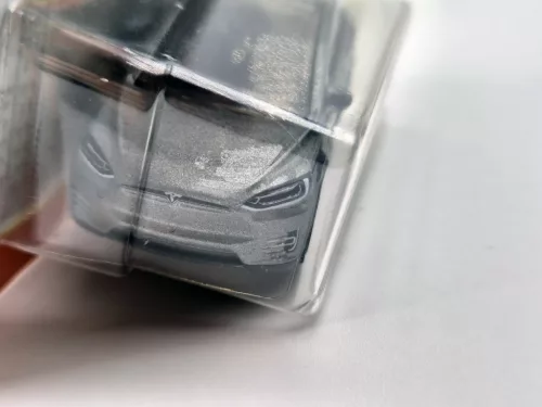 Tesla Model X - 90/100 - blistering