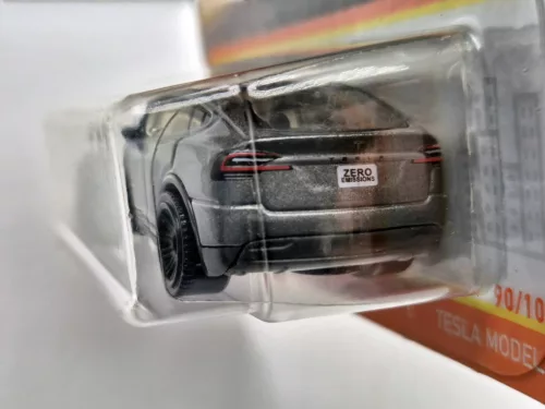 Tesla Model X - 90/100 - blistering
