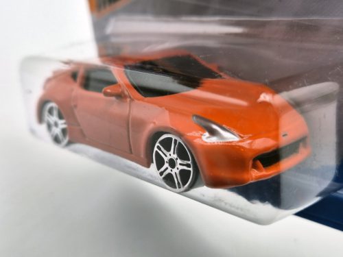 Nissan 370z (2020) - orange/black - Maisto - 1:64