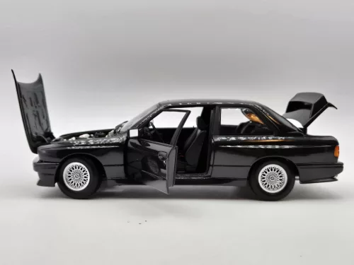 BMW E30 M3 - Minichamps - 1:18 - used