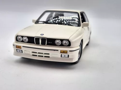 BMW E30 M3 (1987) - white - Minichamps - 1:18