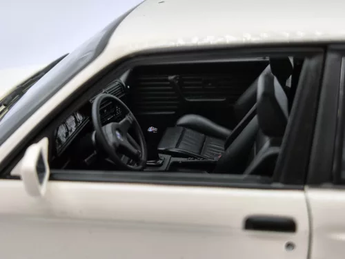 BMW E30 M3 (1987) - white - Minichamps - 1:18