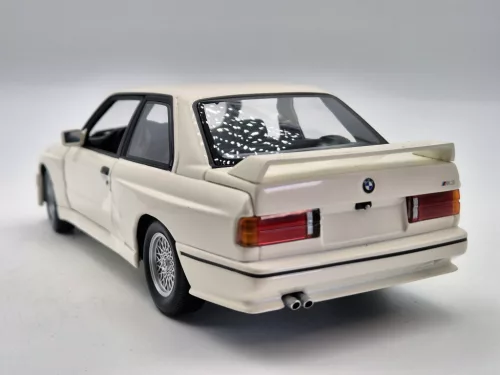 BMW E30 M3 (1987) - white - Minichamps - 1:18