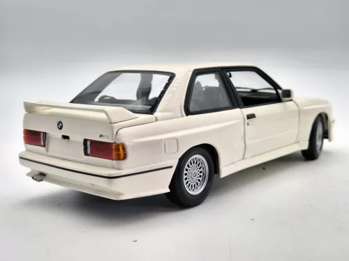 BMW E30 M3 (1987) - white - Minichamps - 1:18