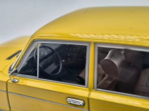 Lada 1600 LS - WhiteBox - 1:24