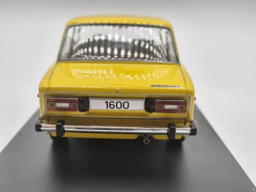 Lada 1600 LS - WhiteBox - 1:24