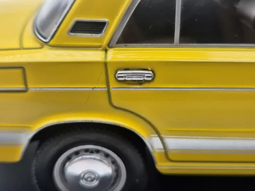 Lada 1600 LS - WhiteBox - 1:24