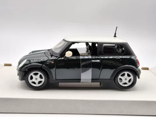 Mini Cooper (2006) - dark green - Maisto - 1:24