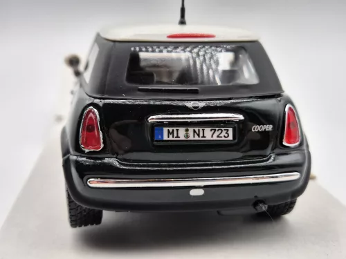 Mini Cooper (2006) - dark green - Maisto - 1:24