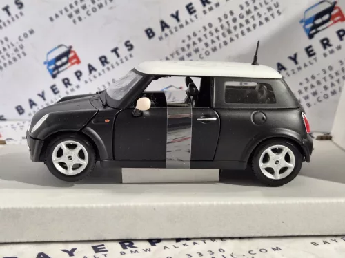 Mini Cooper (2006) - black - Maisto - 1:24