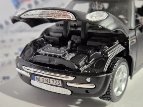 Mini Cooper (2006) - black - Maisto - 1:24
