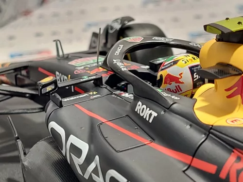Red Bull RB19 F1 #1 (2023) - Sergio Perez - WITH DRIVER - Burago - 1:18