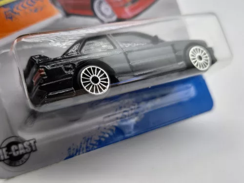 BMW E30 M3 (1988) - Maisto - 1:64