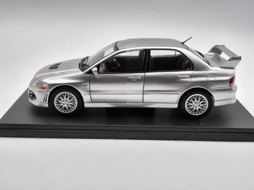 Mitsubishi Lancer Evo VII - Whitebox - 1:24