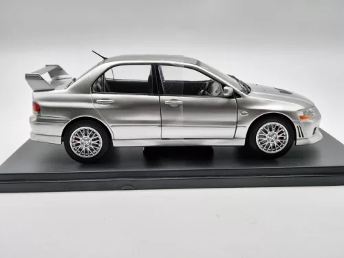 Mitsubishi Lancer Evo VII - Whitebox - 1:24