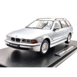 BMW E39 Touring (1998) - silver - Triple9 - 1:18