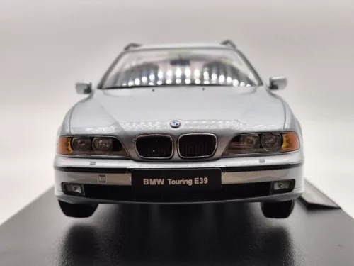 BMW E39 Touring (1998) - silver - Triple9 - 1:18