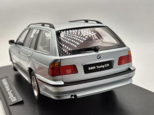 BMW E39 Touring (1998) - silver - Triple9 - 1:18