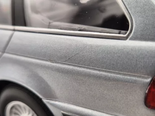 BMW E39 Touring (1998) - silver - Triple9 - 1:18