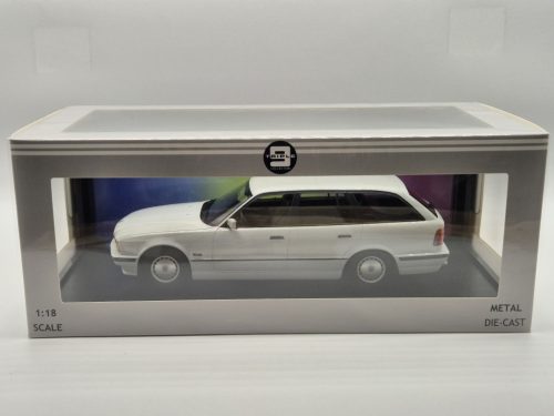BMW E34 Touring (1996) - white - Triple9 - 1:18