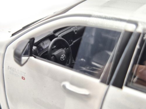 Toyota Hilux Pick-Up (2021) - Maisto - 1:27